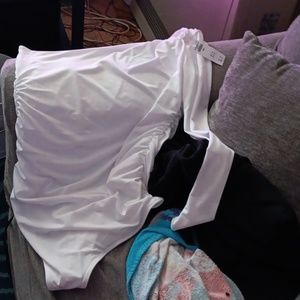 NWT Abercrombie and Fitch Assymetrical Twist Bodysuit Large White